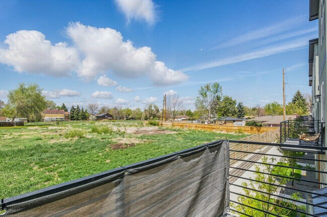 Building Photo - 6029 Benton St