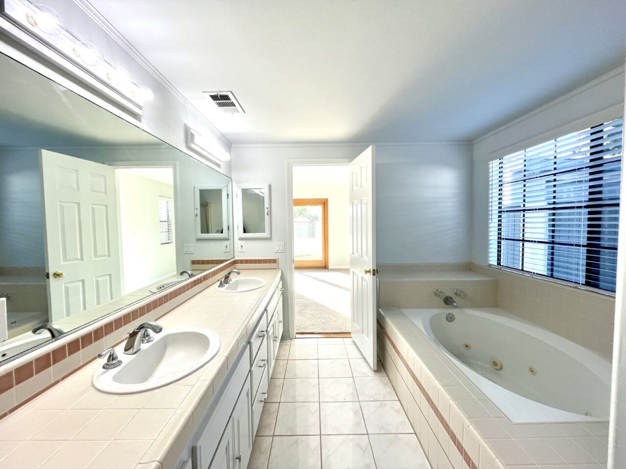 Building Photo - 107 S Lucia Ave