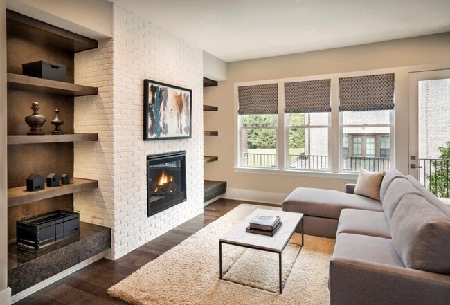 Building Photo - 6735 Encore Blvd