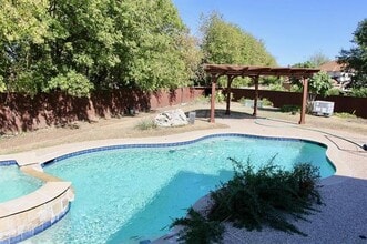 Building Photo - 1113 Larkspur Dr