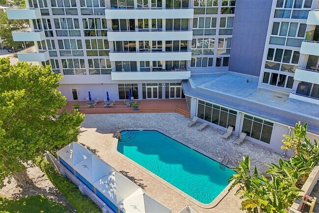 Building Photo - 470 3rd St S