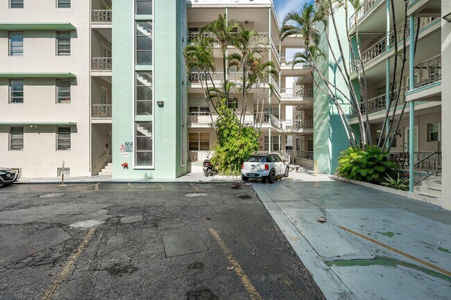 Building Photo - 1751 Washington Ave