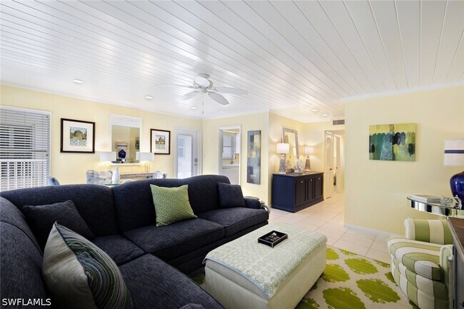 Building Photo - 286 4th St S