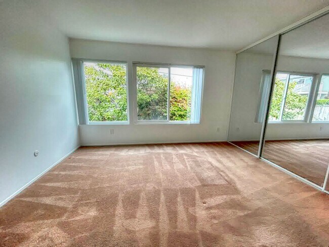 Building Photo - 33936 Alcazar Dr