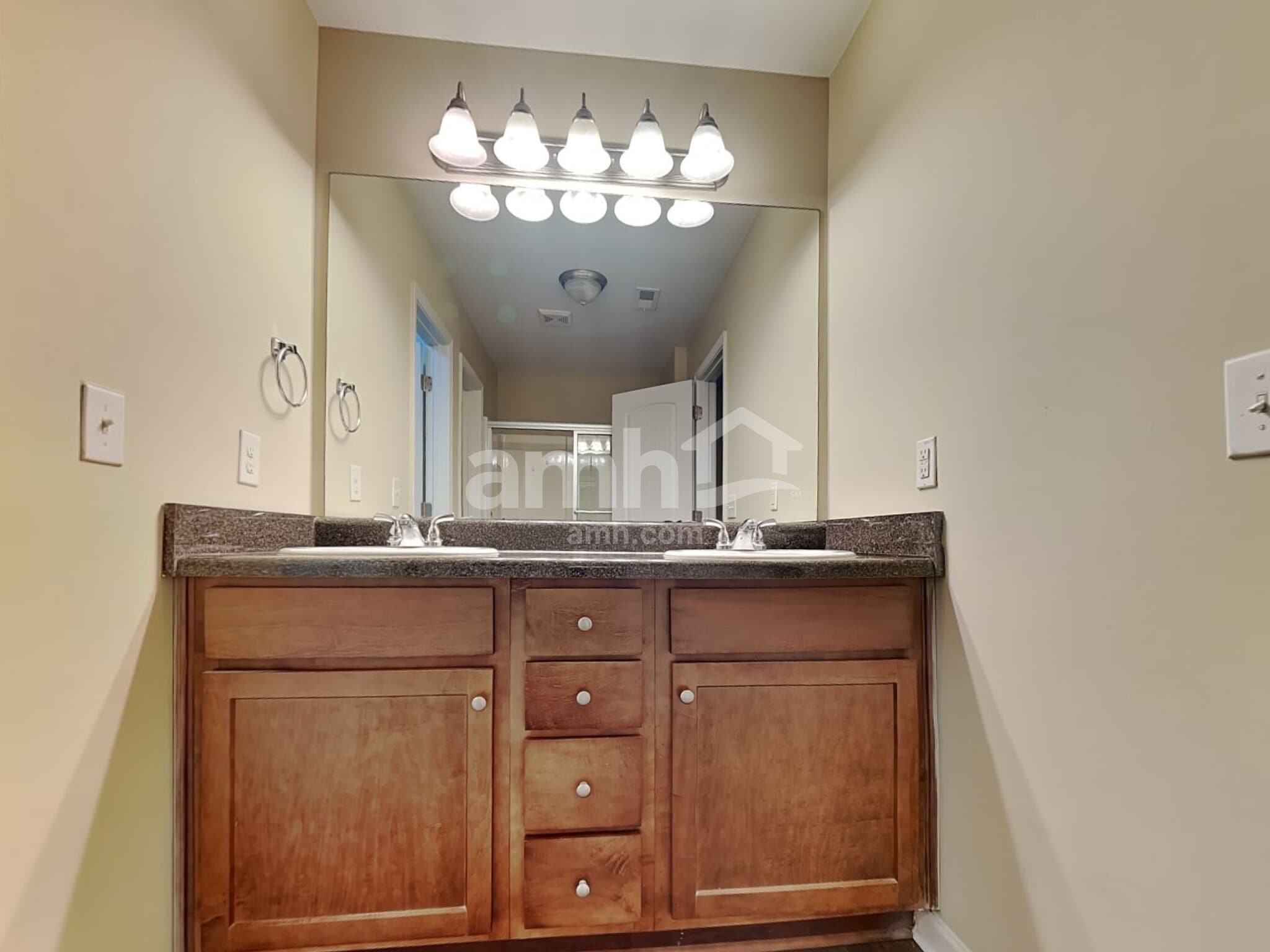 Building Photo - 507 Round Rock Trl