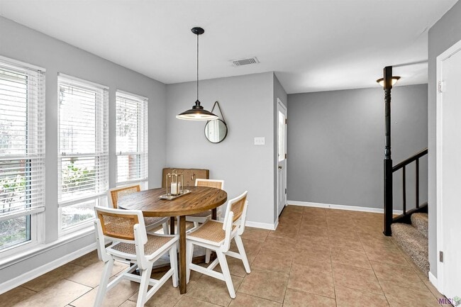 Building Photo - 9221 Fox Run Ave