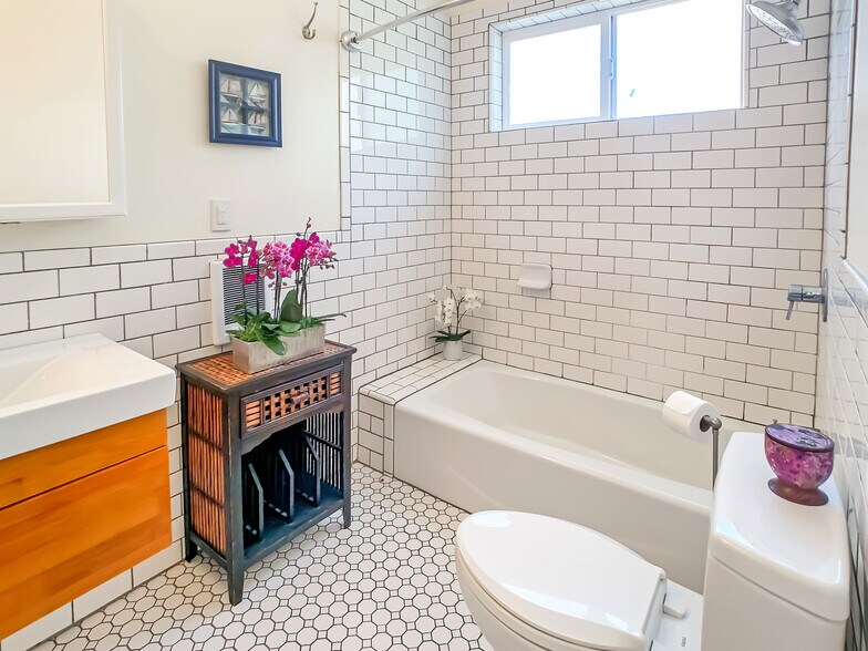 Bathroom - 2410 Russell St