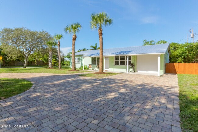 Building Photo - 2040 Palm Ave
