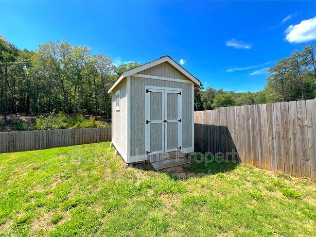 Building Photo - 17120 Green Hill Rd