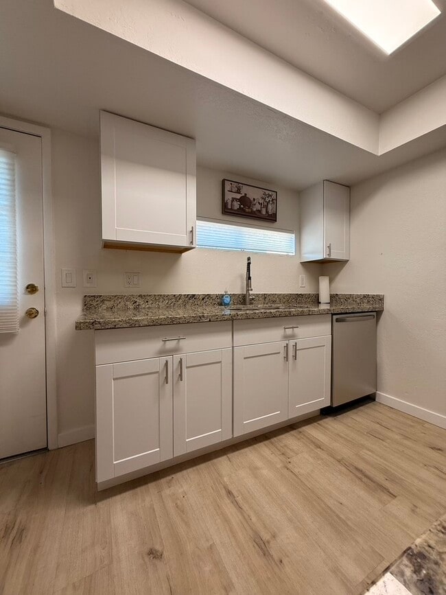 Building Photo - 3301 E Earll Dr