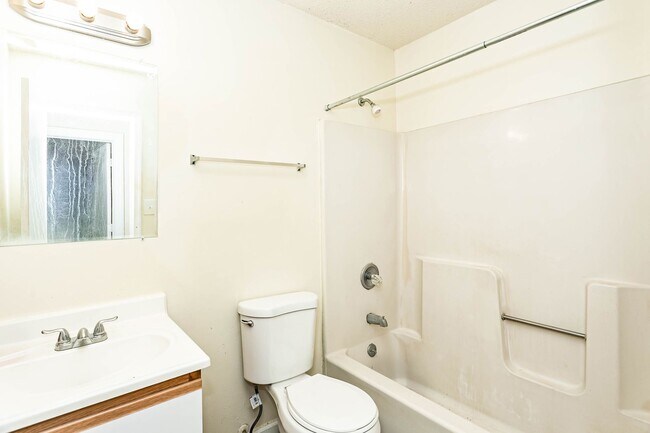 Building Photo - Don't miss the chance to call this Virgini...