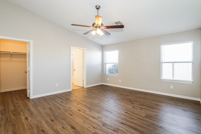 Building Photo - 3430 N Saffron