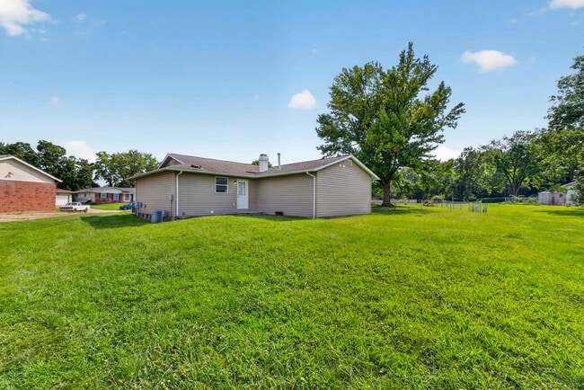 Building Photo - 3689 Whispering Woods Dr