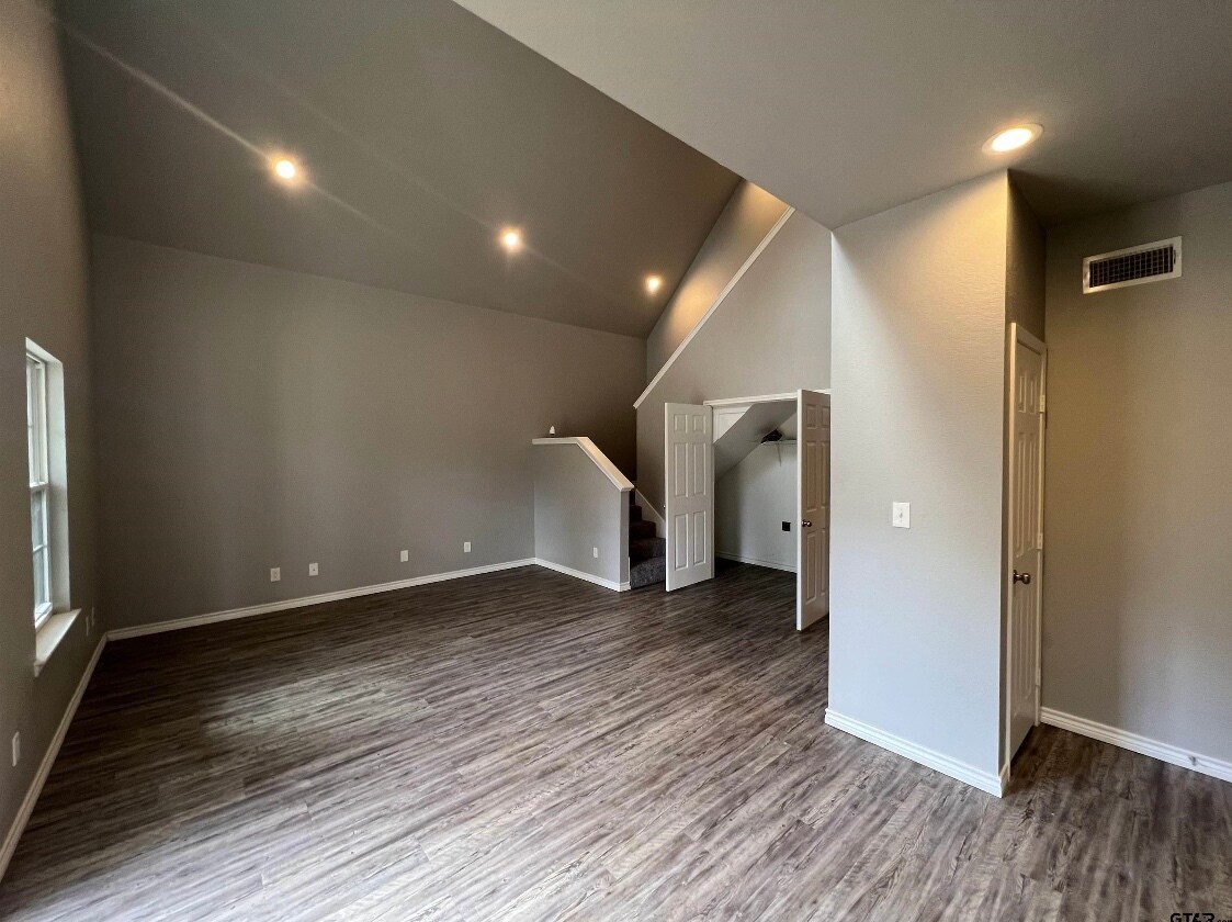 Building Photo - 209 Reel Rd