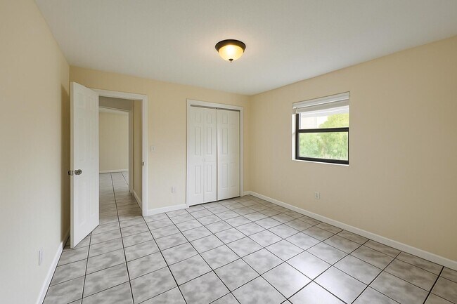 Building Photo - 3313 Plaza Pl