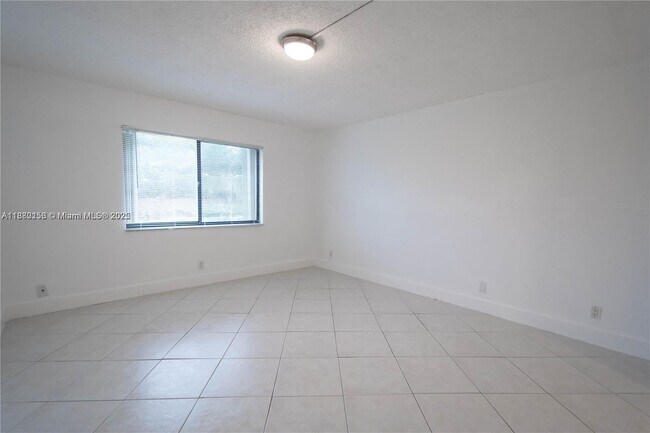Building Photo - 16471 Blatt Blvd