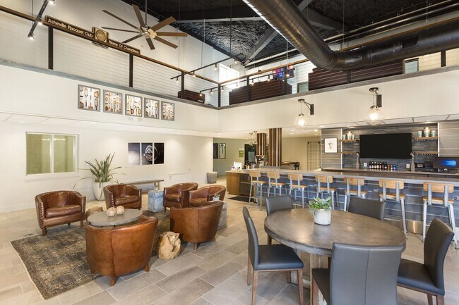 Building Photo - 201 Racquet Club Rd