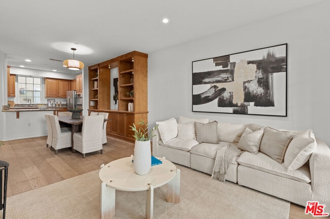 Building Photo - 5935 Playa Vista Dr