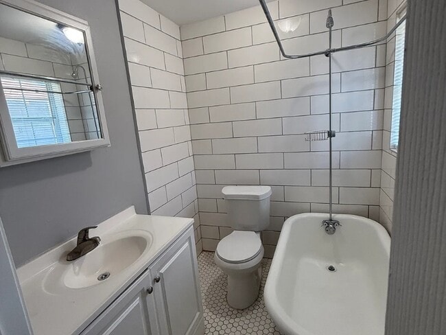 Building Photo - 3217 Stonewall St