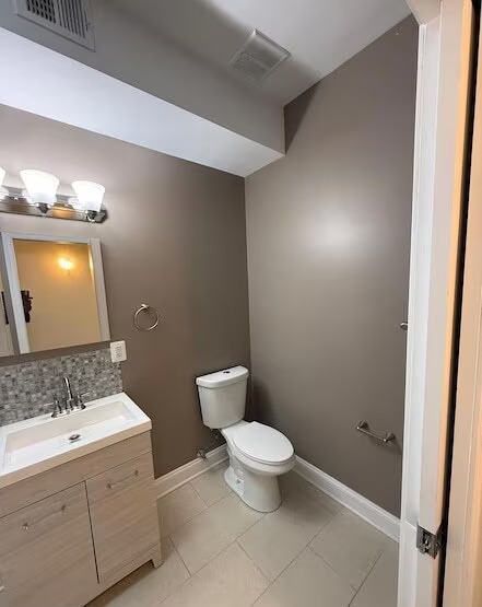 Building Photo - 532 8th St SE