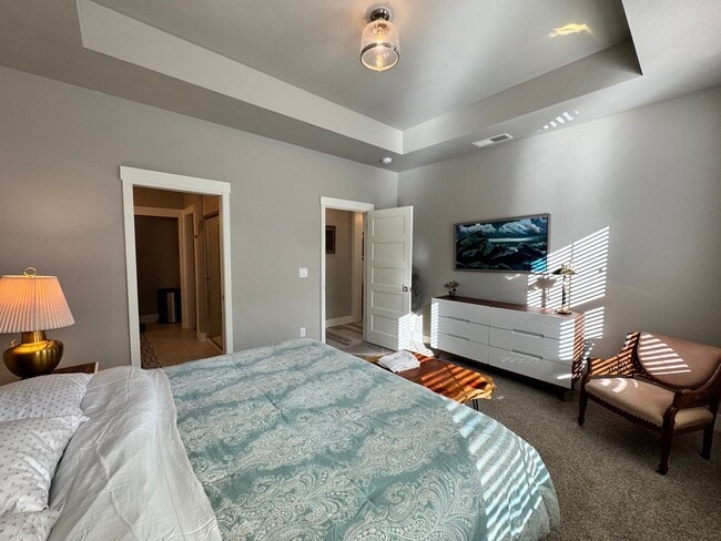 Building Photo - FOR RENT - Furnished 3 bed, 2 bath NorthWest Crossing Modern Townhome