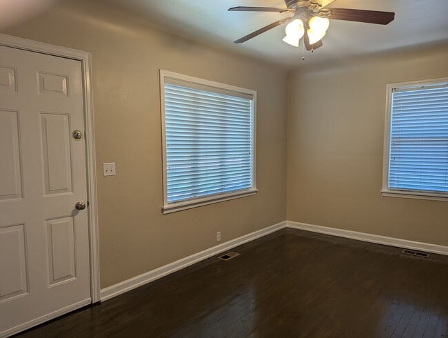 Building Photo - Well-maintained, Updated 2-bedroom home on...