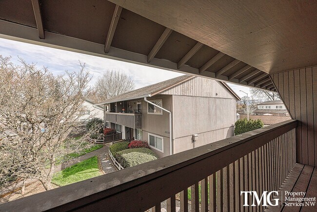 Building Photo - 2 BD Unit with Covered Deck