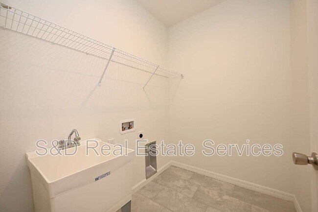 Building Photo - 1011 N Brunnell Pkwy