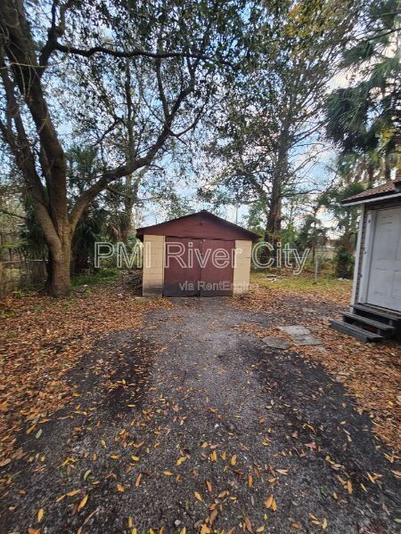 Building Photo - 1331 W 25th St