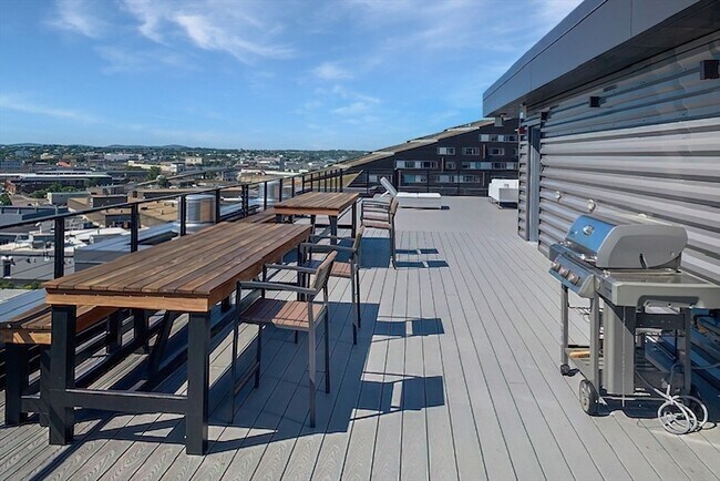 Building Photo - 16 W Broadway