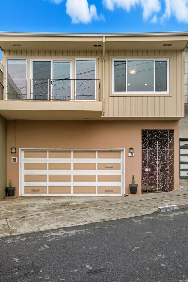 Building Photo - 805 Foerster St