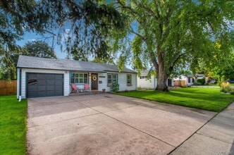 Building Photo - Fantastic Englewood Ranch