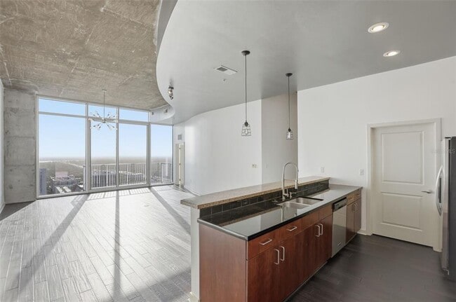 Building Photo - 155 S Court Ave