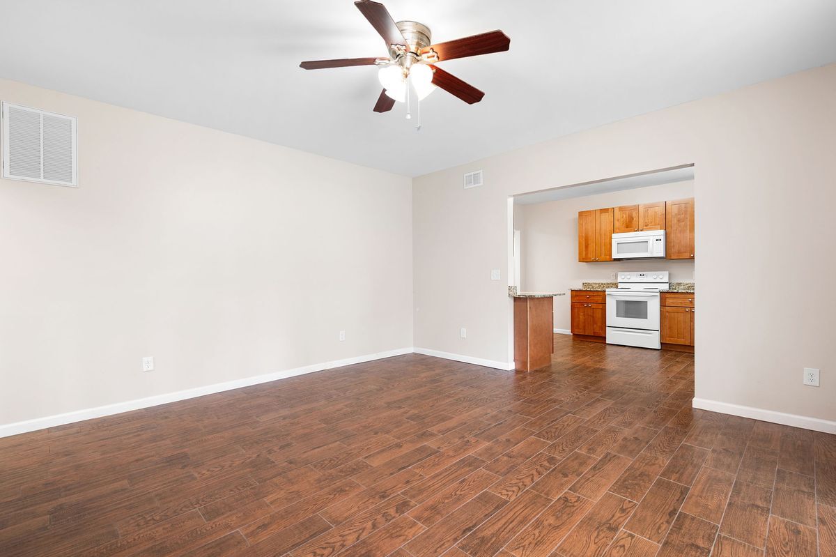 Building Photo - 1083 Soaring Way