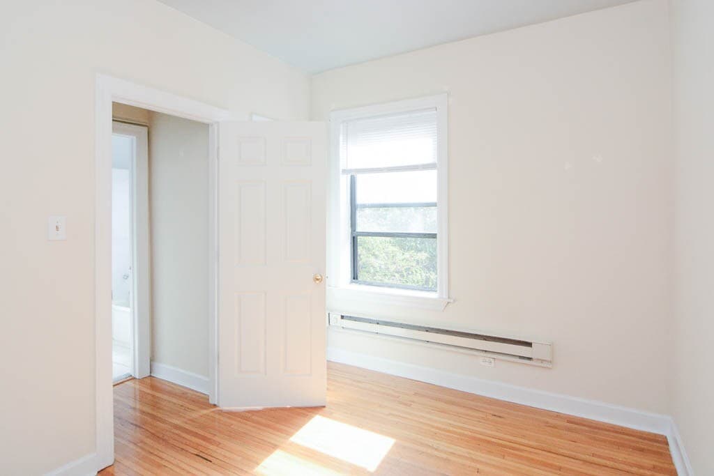 Building Photo - 3733 N Pine Grove Ave