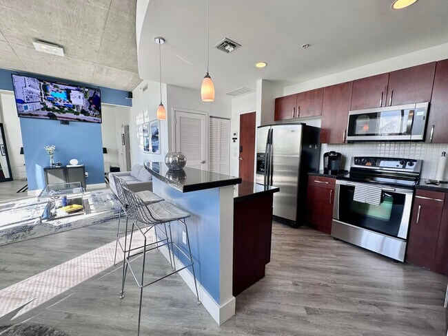 Building Photo - 300 S Australian Ave