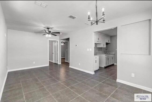 Building Photo - 2128 Norfolk Dr