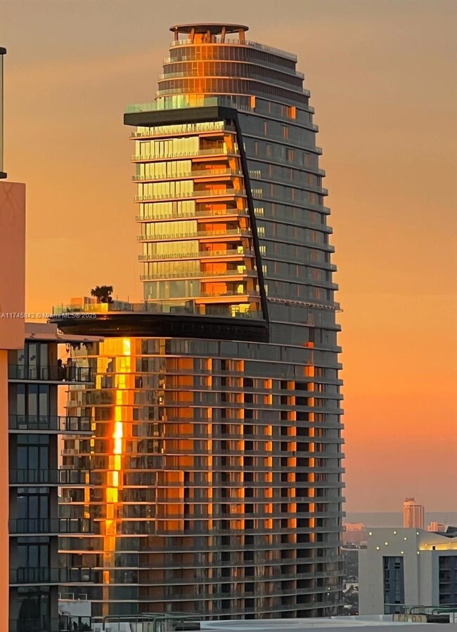 Building Photo - 300 Biscayne Blvd Way