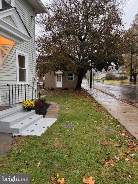 Building Photo - 326 N 5th St