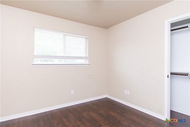 Building Photo - 1102 Grace Point Dr