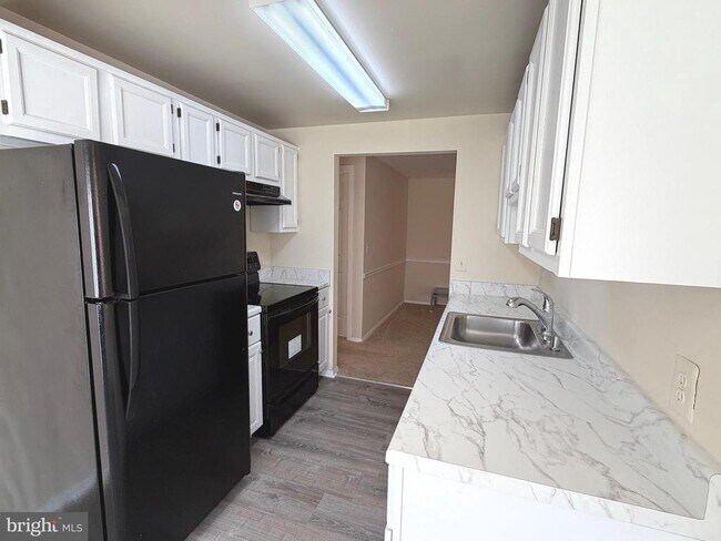 Building Photo - 18131 Chalet Dr