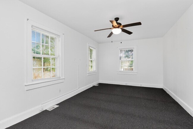 Building Photo - Charming 2BR Home Near Uptown Charlotte
