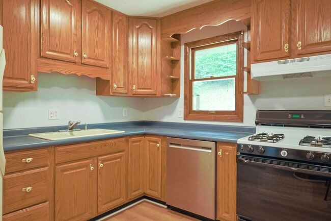 Building Photo - nice renovated 4 Bed 3 Bath