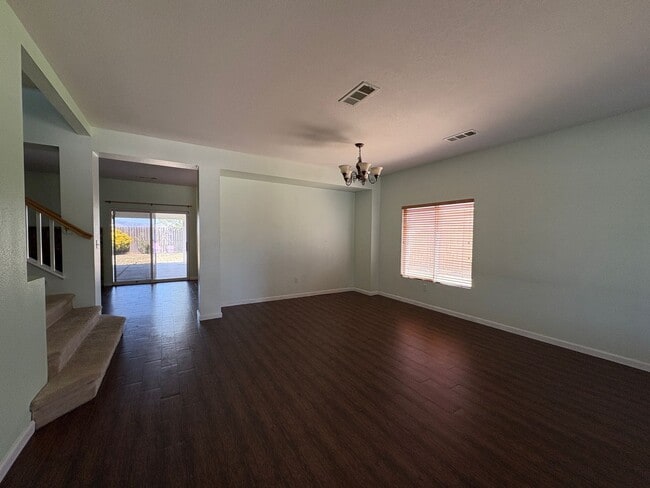 Building Photo - GRAND 5-Bedroom Home in Tehachapi City