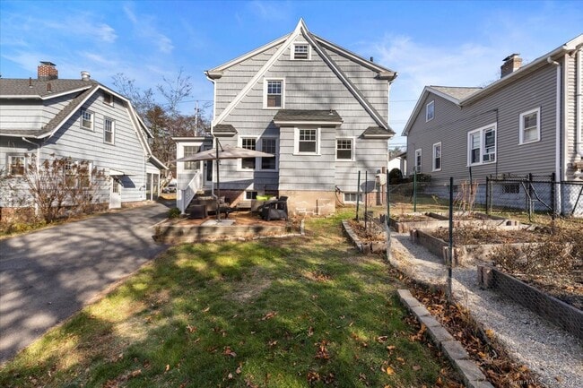 Building Photo - 171 Waite St