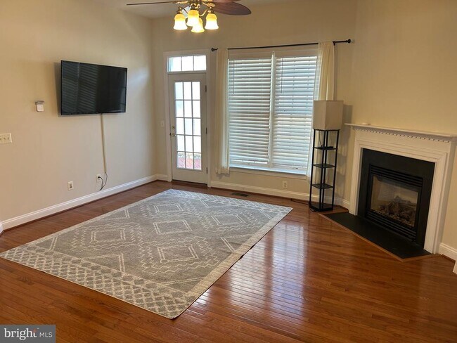 Building Photo - 5658 Lierman Cir