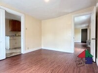 Building Photo - Barre City 2 Bedroom - Heat Included!