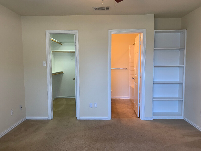 Building Photo - 100 Camden Ct