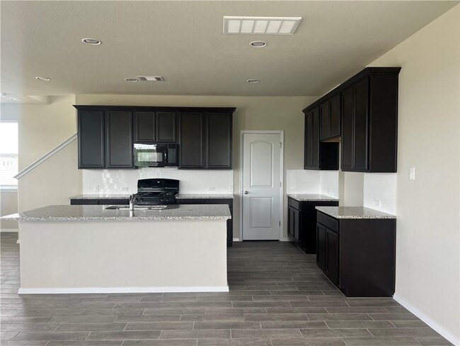 Building Photo - 5600 Respinto Dr