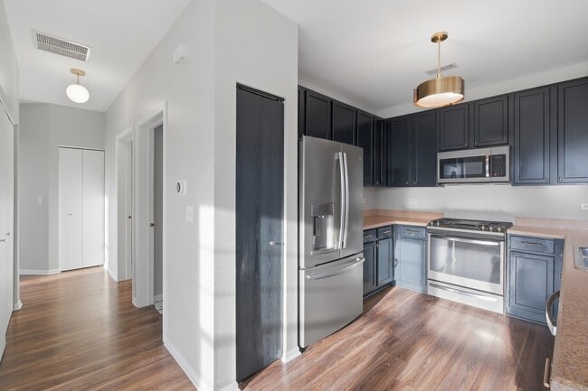 Building Photo - 1586 Millbrook Dr